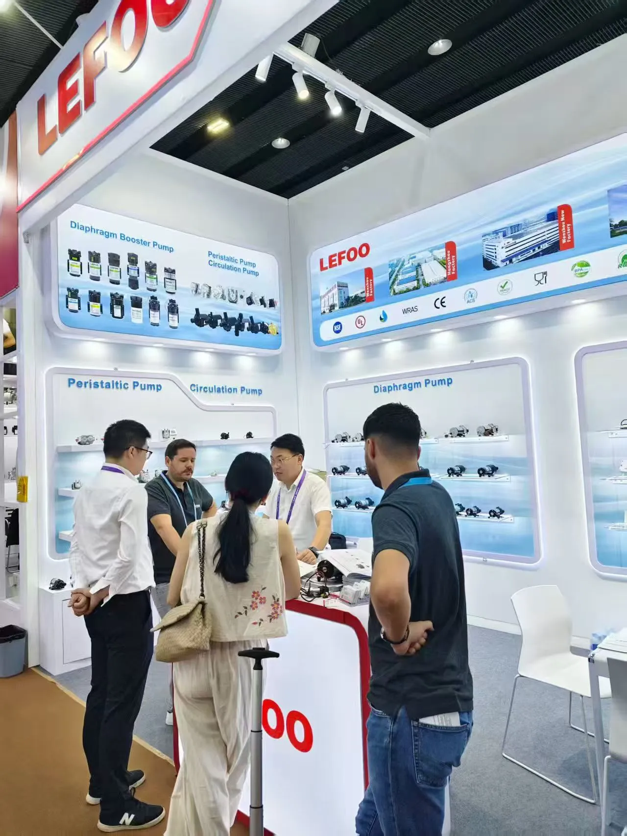 Visitors discussing product requirements with the LEFOO team.jpg